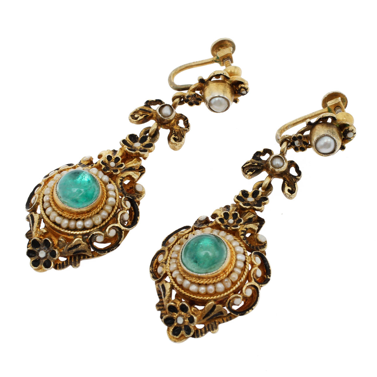 ÖRHÄNGEN, 1 par med pärlor och smaragd.