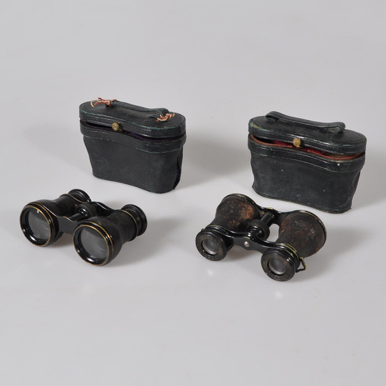 JULIUS NISSEN, CORNELIUS KNUDSEN. Teaterkikkert, 2 stk.