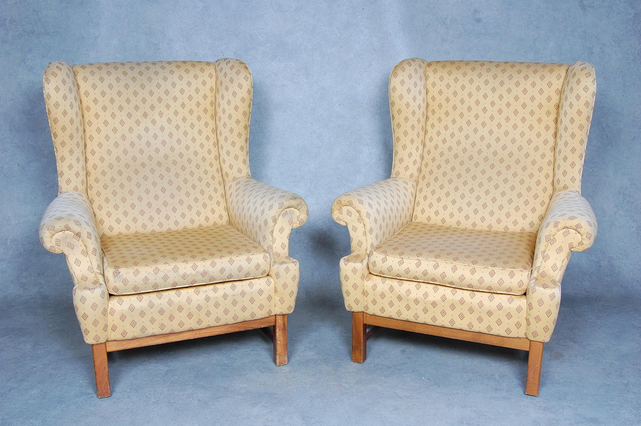 ÖRONLAPPSFÅTÖLJER, 1 par.