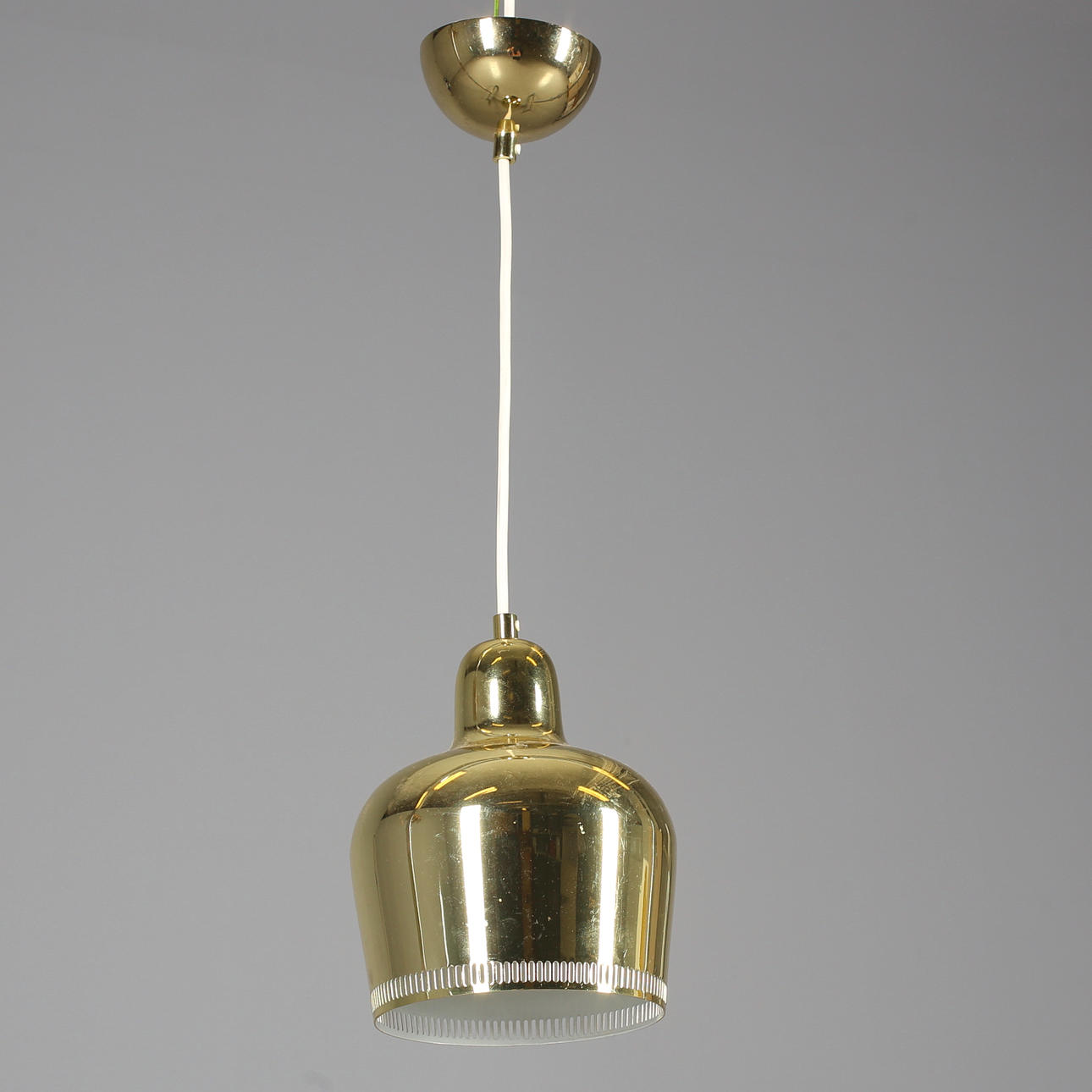 taklampa-m-ssing-alvar-aalto-formgiven-1937-2000-tal-belysning