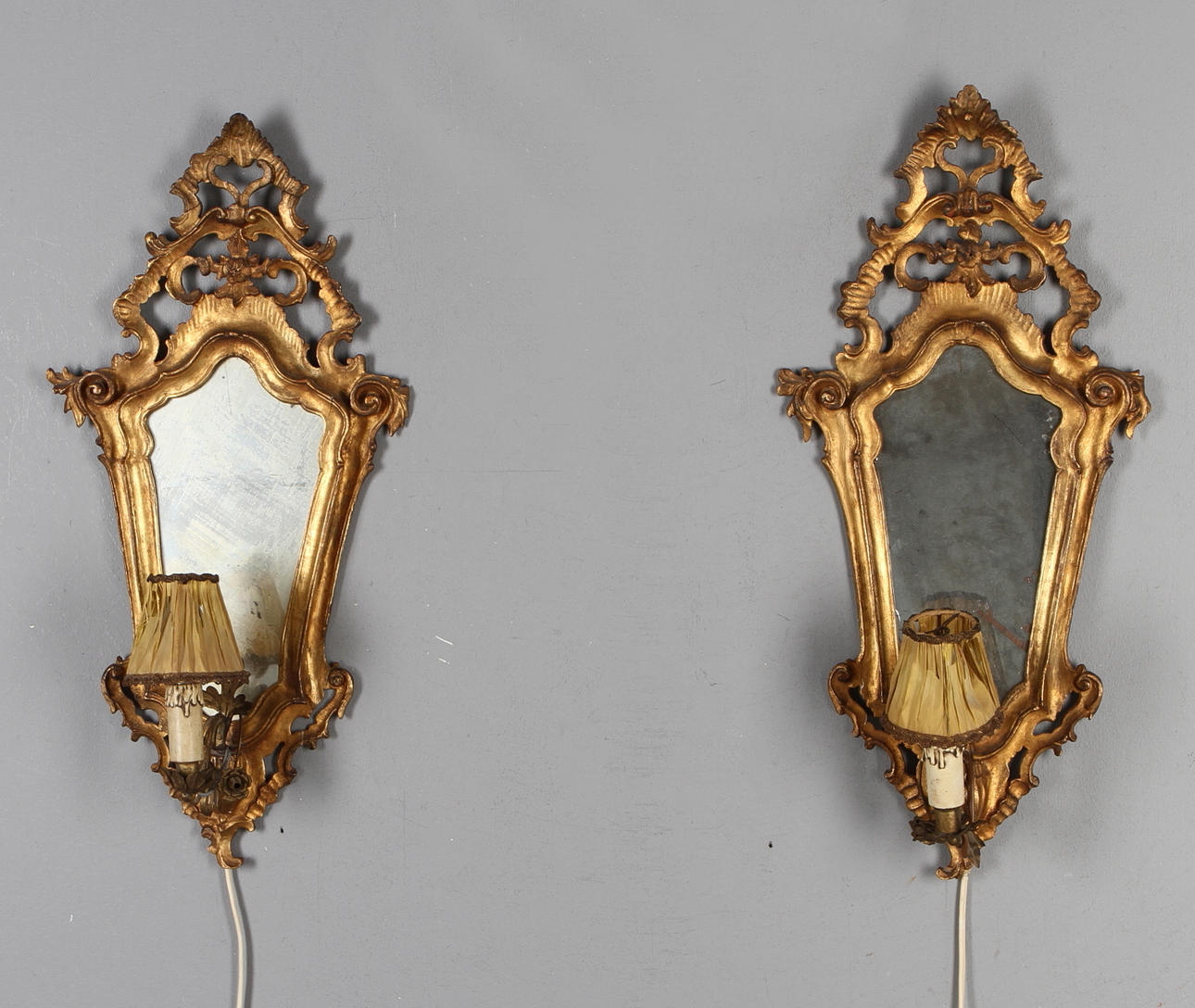 SPEGELLAMPETTER, 1 par, rokokostil, 1900-tal.