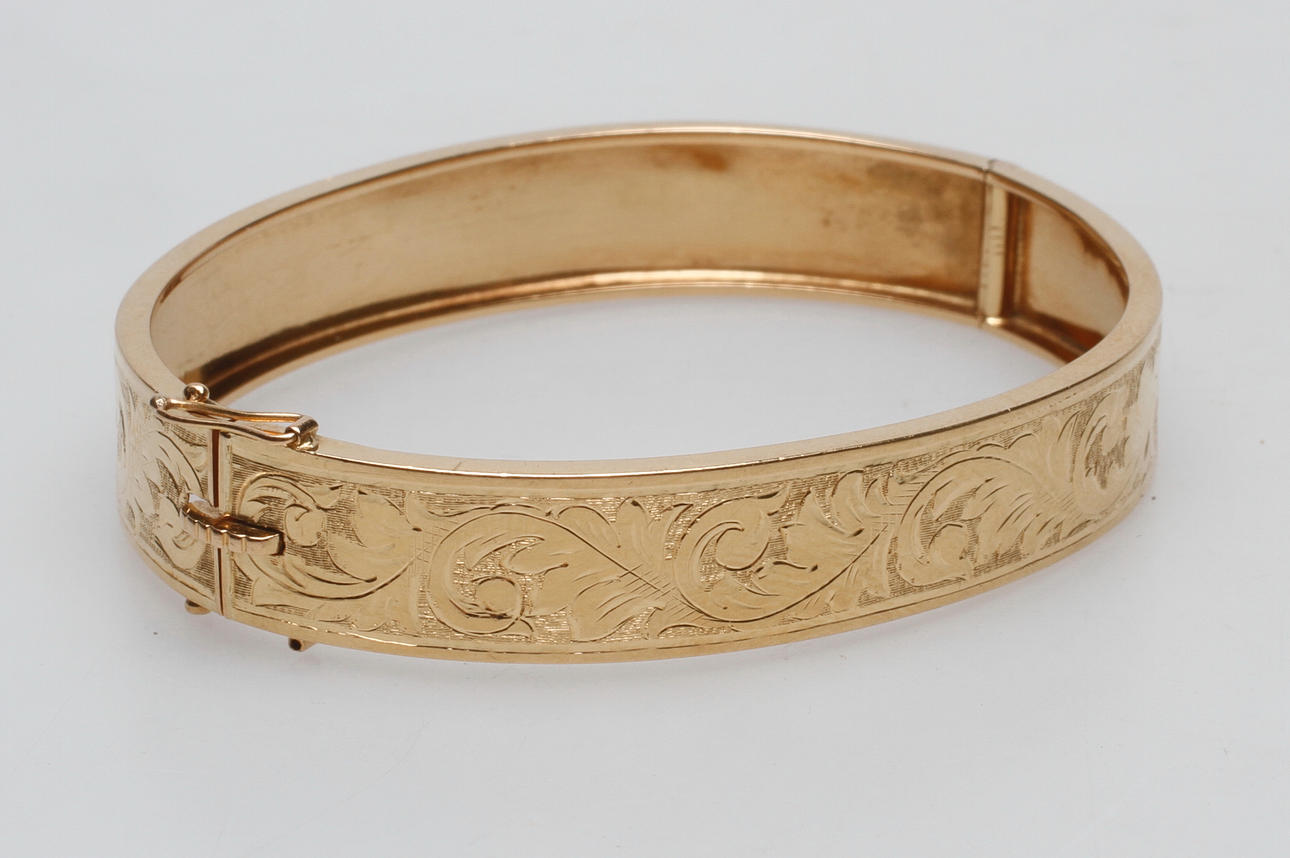 STEL ARMRING, 18k guld, vikt ca 19,7 gr.