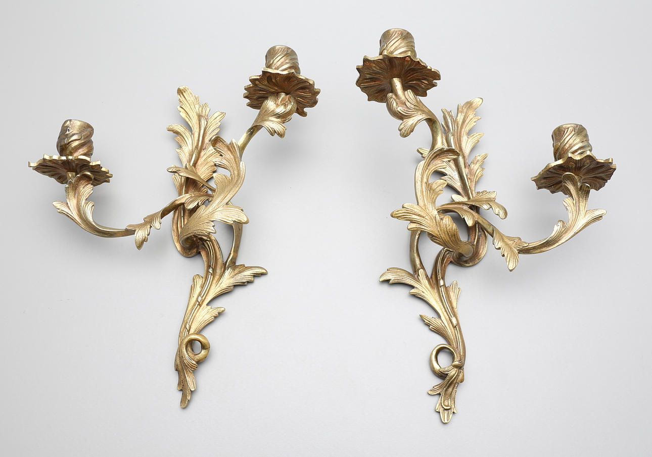 VÄGGLAMPETTER, ett par, rokokostil.