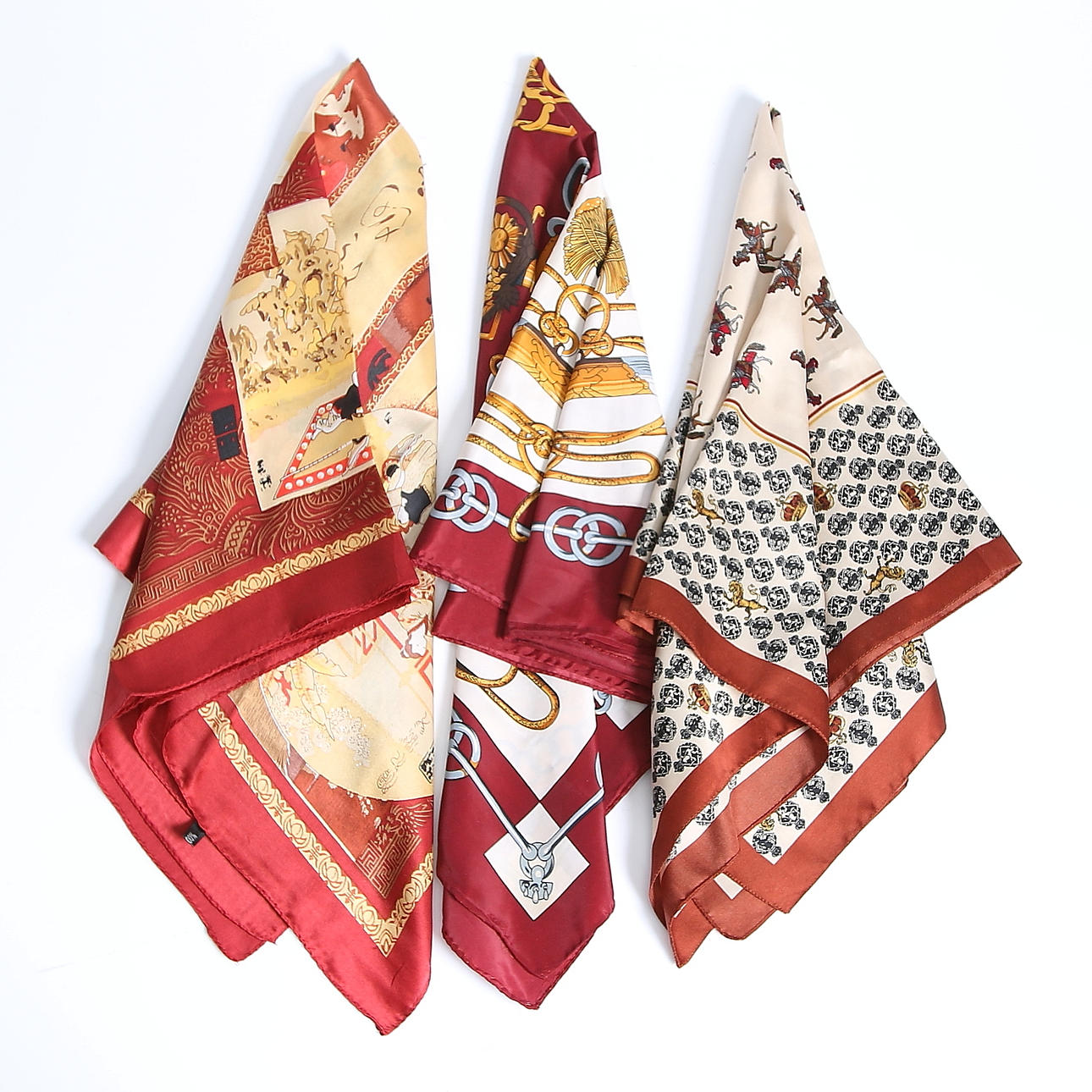 SCARFS, 3 st, siden, bl.a. "Cliquetis", Julie Abadie, Hermès, Paris.