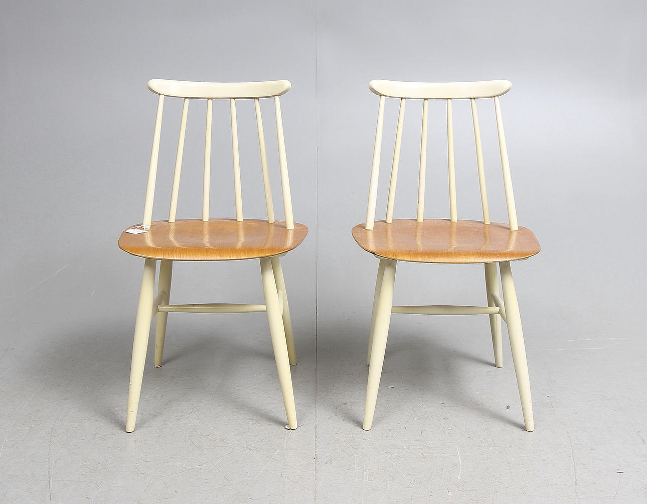 STOLAR, ett par, "Fanett", Ilmari Tapiovaara, Edsbyverken, 1900-talets andra hälft.