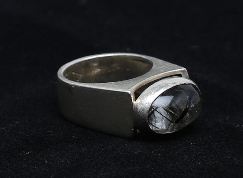 DAMRING i sterlingsilver besatt med rutillkvartssten.