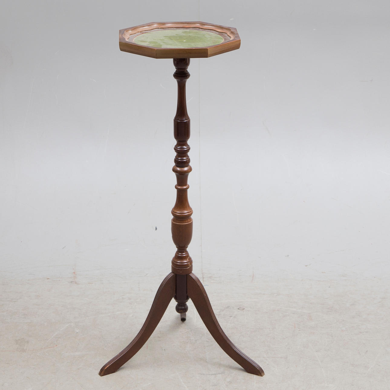 PEDESTAL, engelsk type, 20. århundrede.