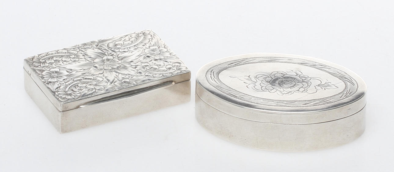 DOSOR, 2 st , silver, varav en Fr. Oscar Ahlström, Södertälje 1881.