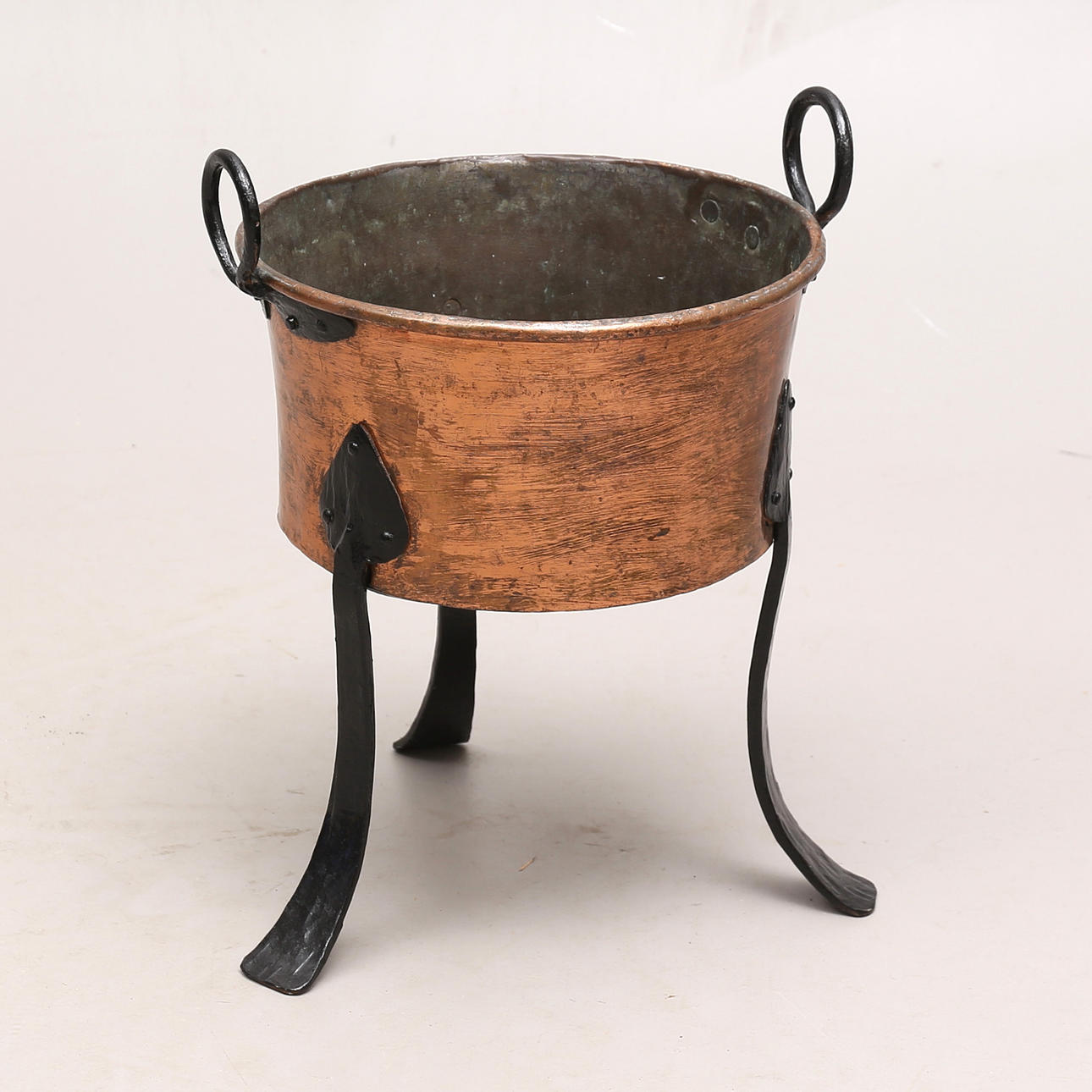 KOPPARKRUKA på benställning, 1900-tal.