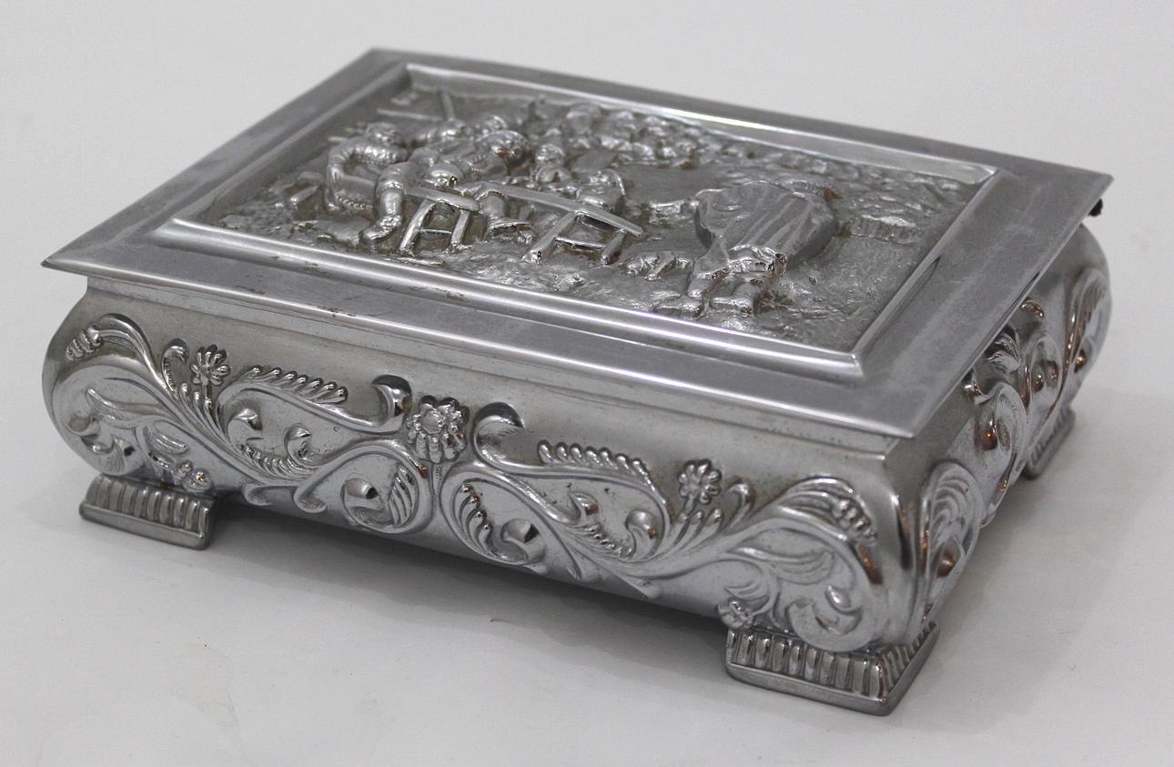 SMYCKESKRIN i metall.