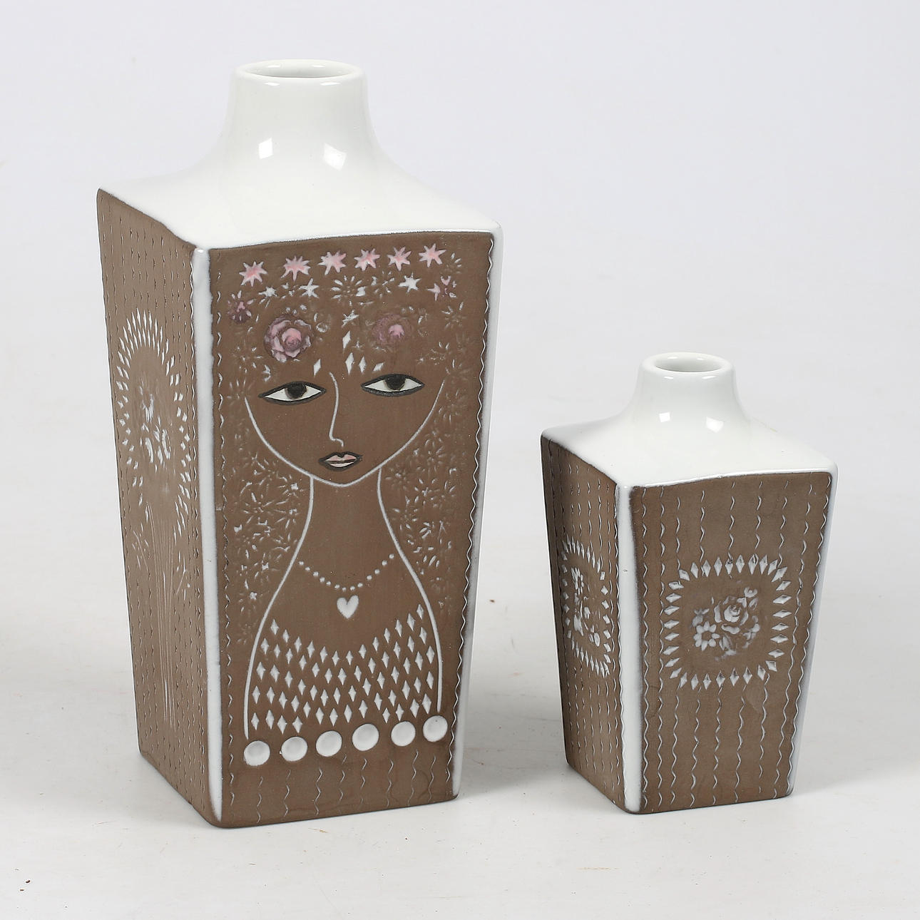 VASER, 2 st, keramik, Mari Simmulson, Upsala Ekeby.