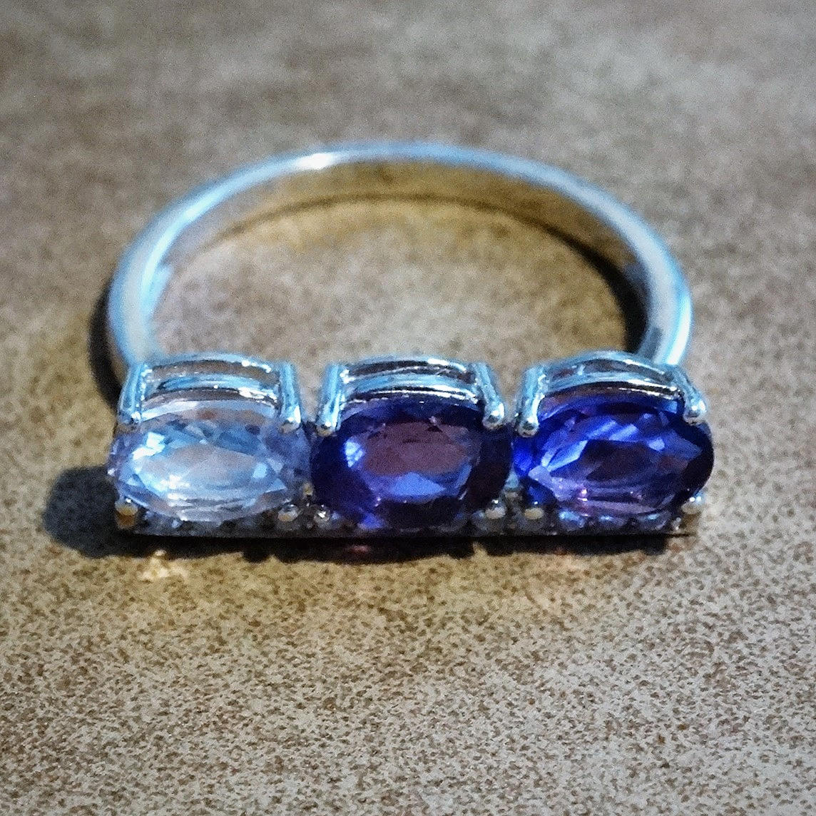 ANILLO AMATISTA, plata 935, marca Argentum.