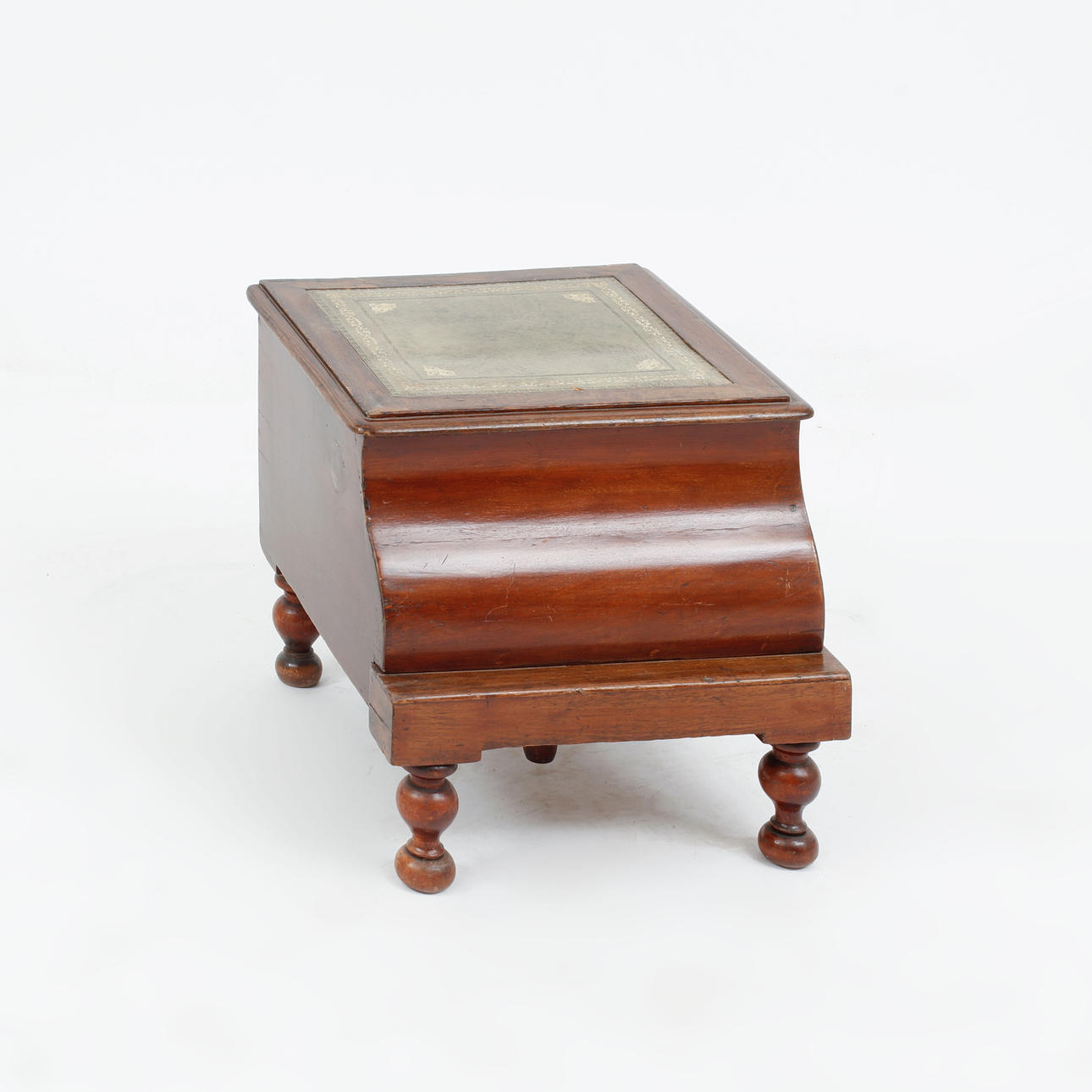 BIBLIOTEKSPALL, Engelsk stil, 1900-tal.