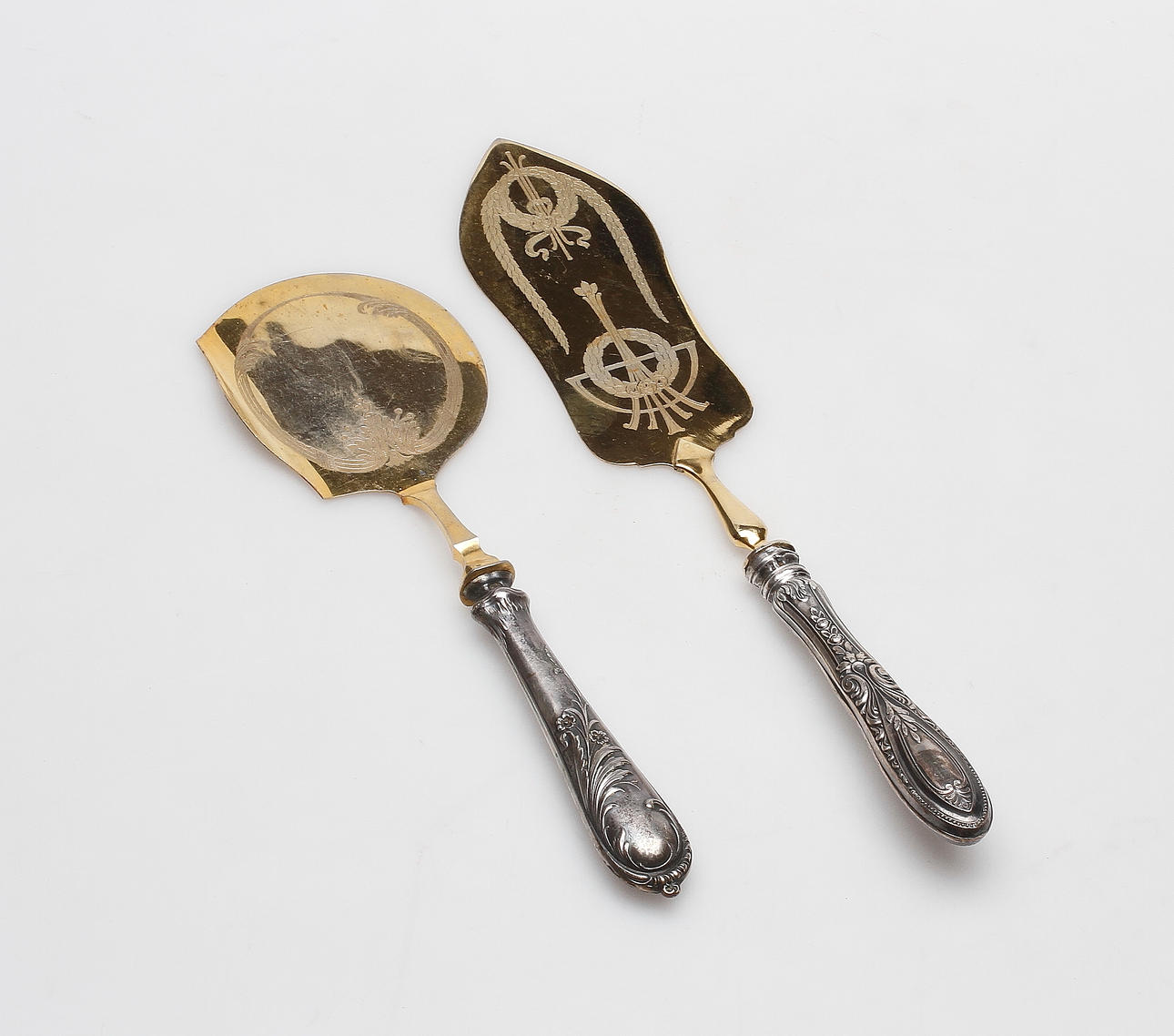 SERVERINGSBESTICK, 2 st, silver, bl.a. Riga.