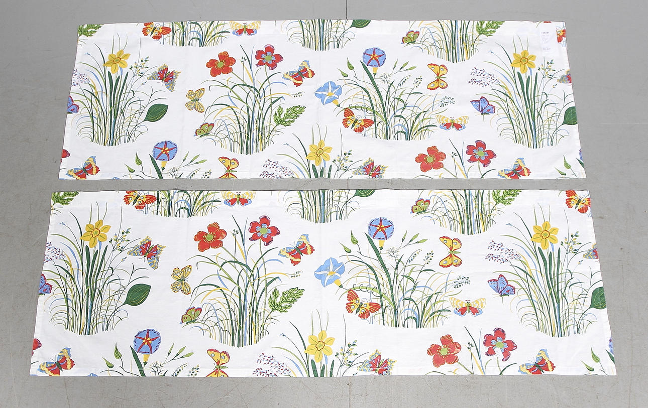 GARDIN, ett par, "Fjärillar, blommor och gräs", Josef Frank för Svenskt tenn Stockholm.