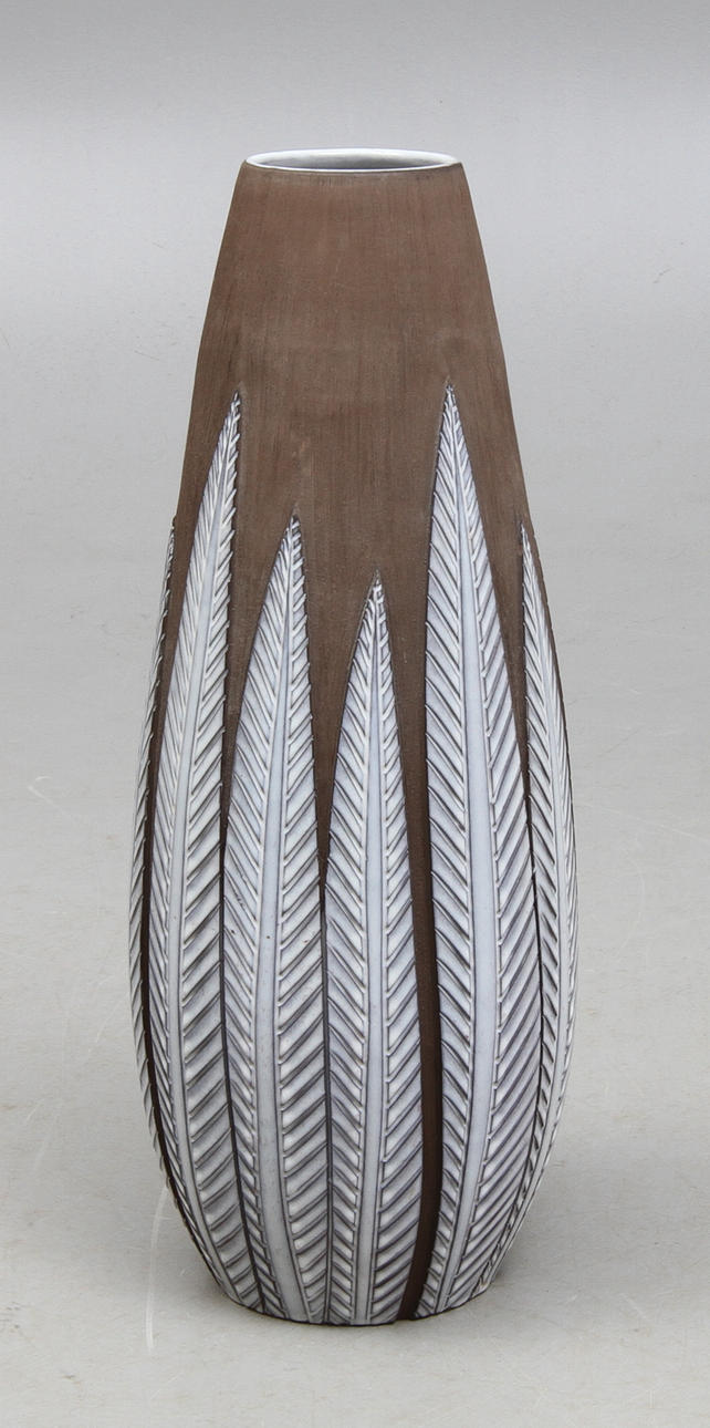 GOLVVAS, "PAPRIKA", delvis glaserat lergods. Anna-Lisa Thomson för Upsala-Ekeby.