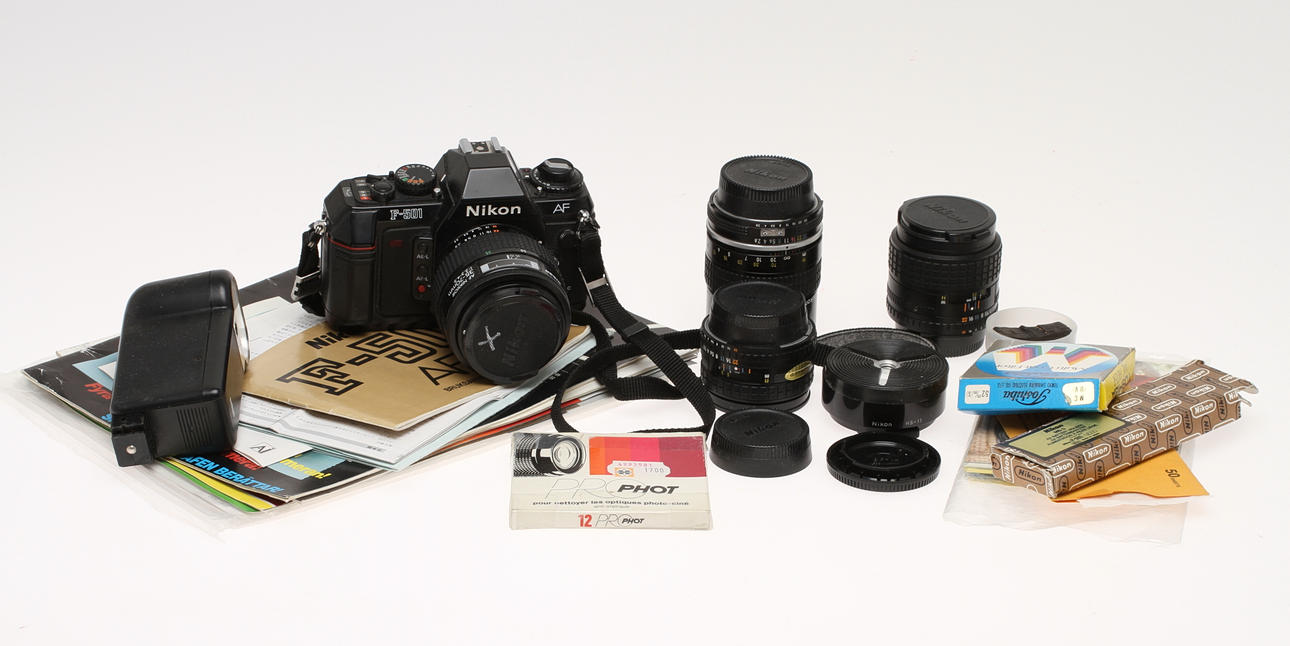 KAMERA, Nikon F-501.