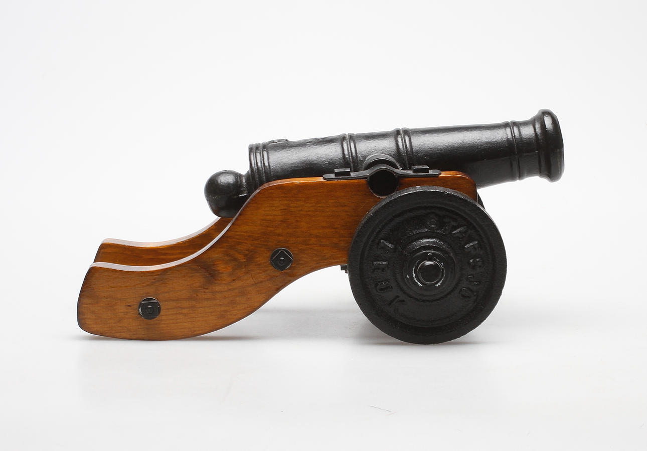 SALUTKANON, gjutjärn, Stavsjö bruk, 1900-tal.