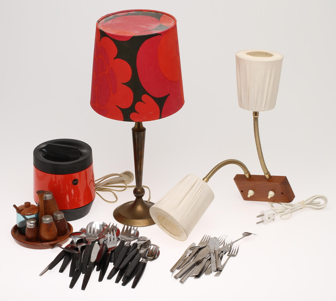 BORDSLAMPA, VÄGGLAMPA, ISHINK, KRYDDSTÄLL samt BESICK. 1950/60/70-tal.