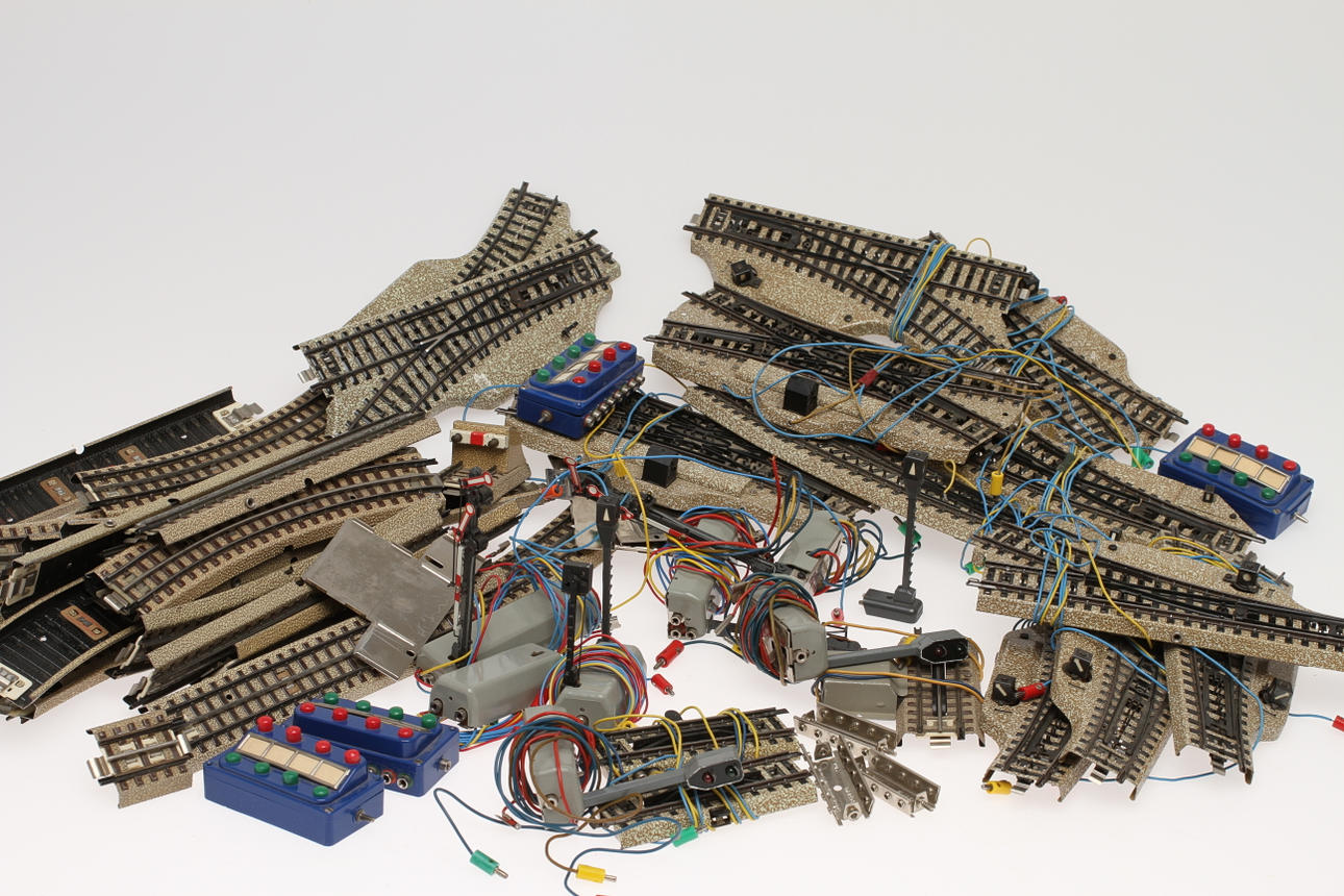 MÄRKLIN SIGNALER, AVKOPPLINGSSKENOR, RÄLS och VÄXLAR.