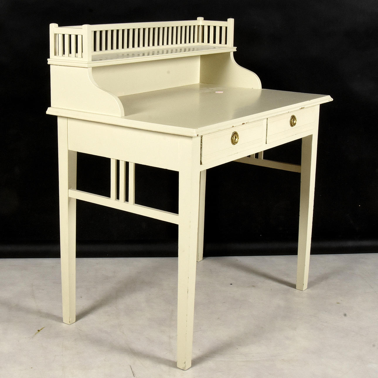 DAMSKRIVBORD, vitlackerat trä, 1900-tal.