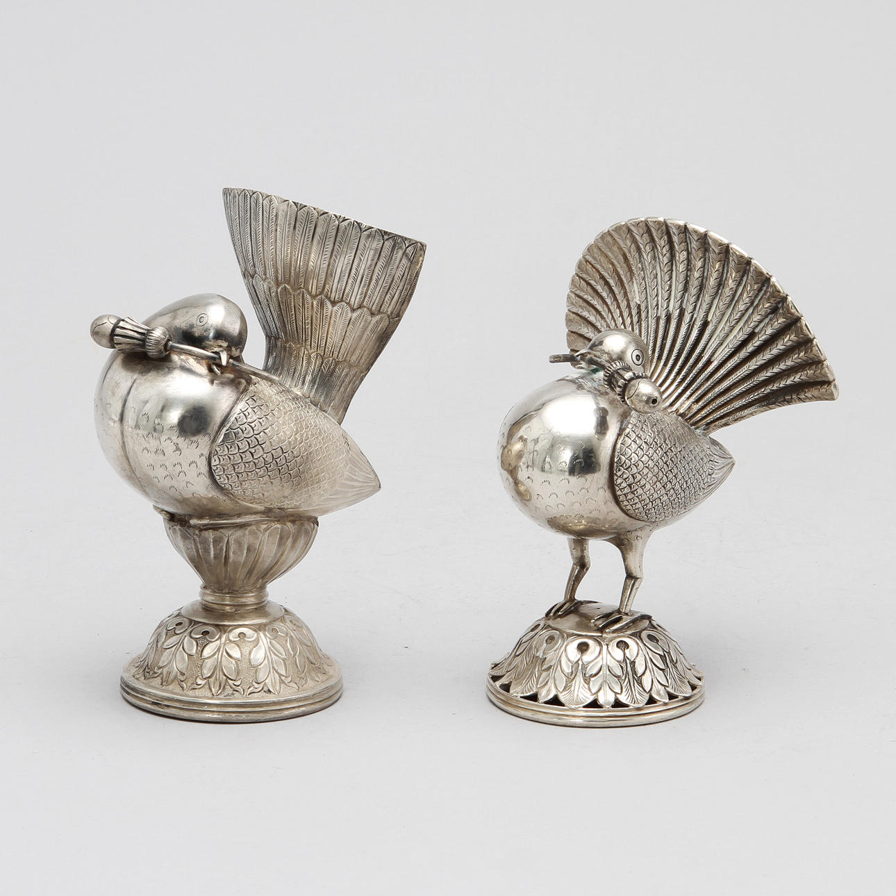 BORDSDEKORATIONER, 2 st, silver. Ca 600 gram.