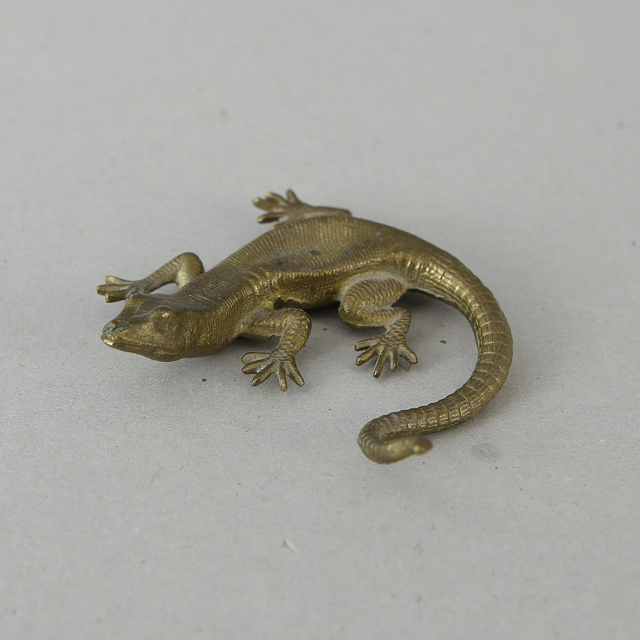 FIGURINE, Metall, Eidechse, 20. Jahrhundert.