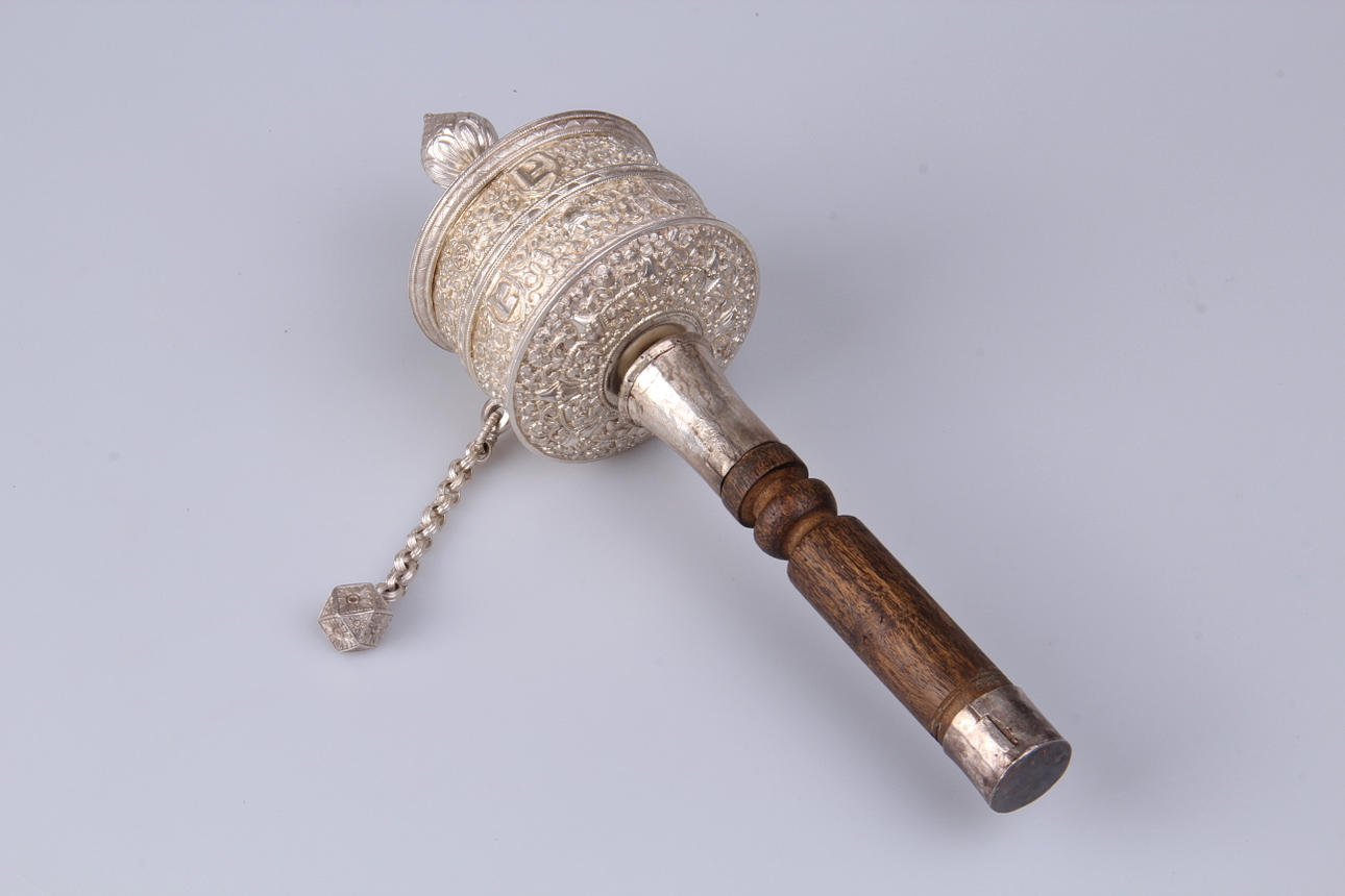 BÖNESNURRA, Metall och Trä.