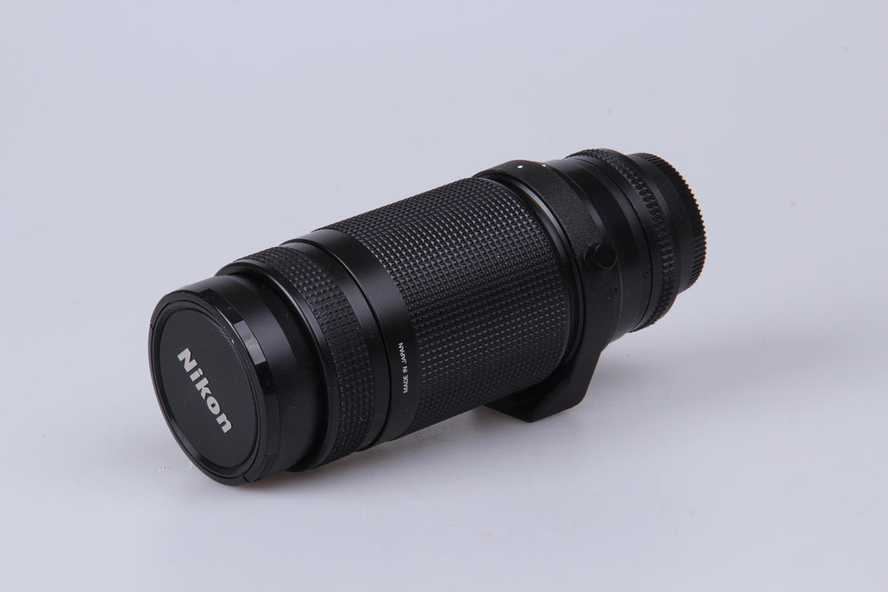 OBJEKTIV , Nikon Af Nikkor 75-300mm.