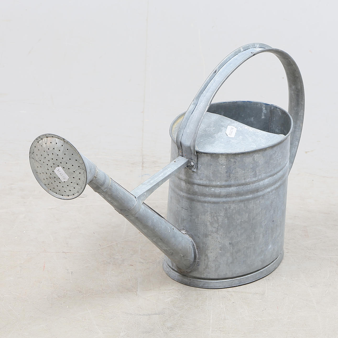WATER POT, tin, 20th century.