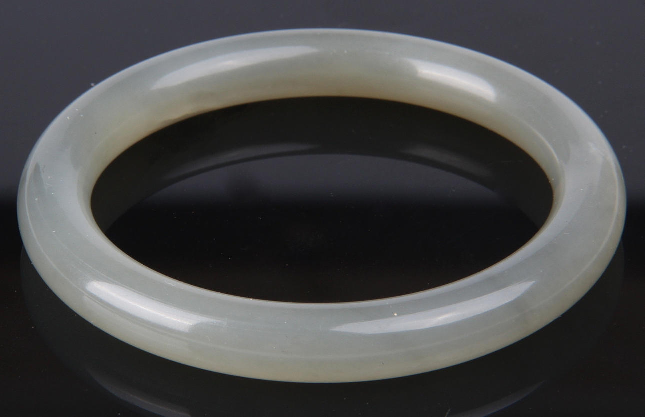 ARMRING, Jade, grågrön ton.