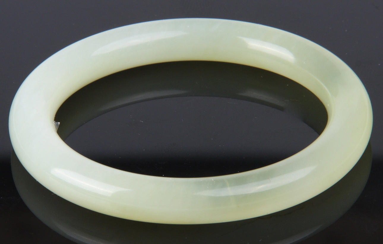 ARMRING, Jade, Vitgrön ton.