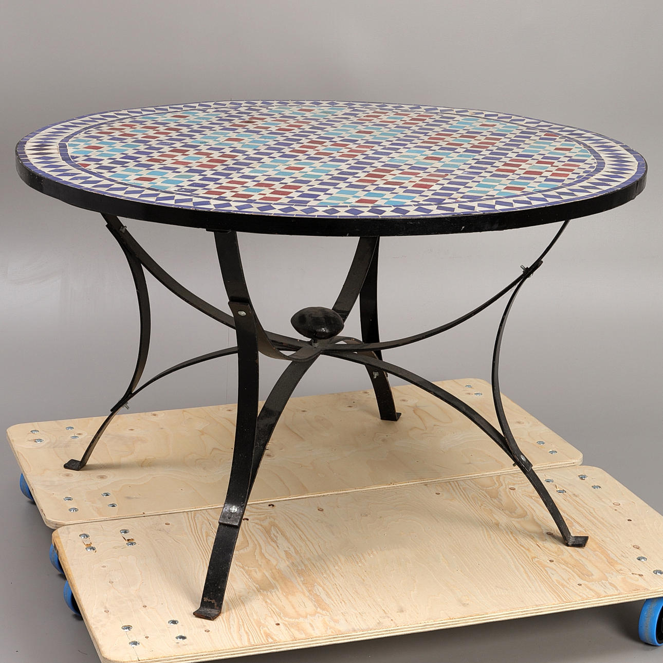 GARTENTISCH, zeitgenössisch, Marokko.