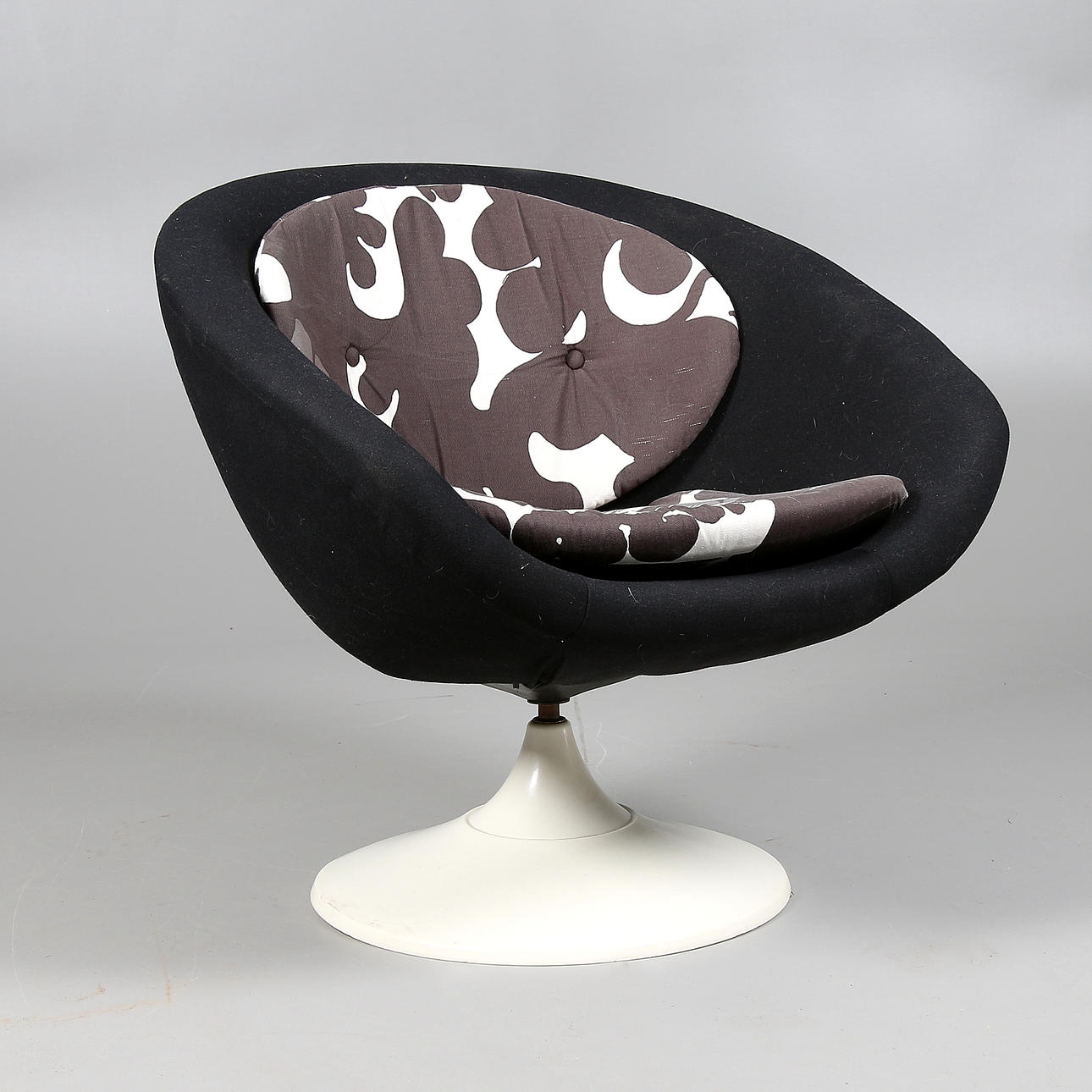 SNURRFÅTÖLJ, "Overman", Sverige, 1900-talets andra hälft.