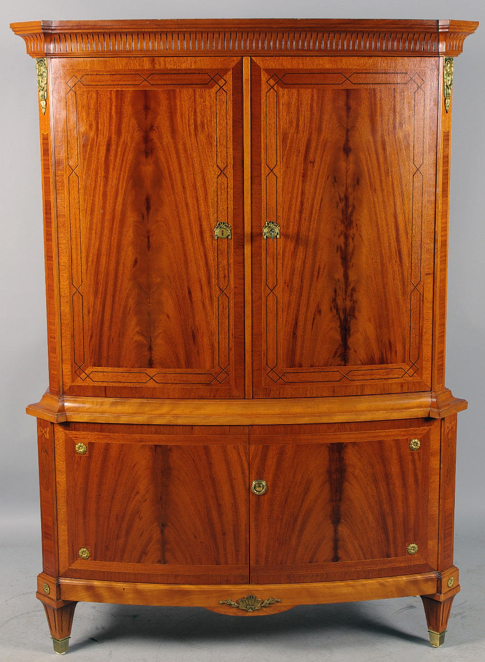 SKÅP, mahogny med bronser, gustaviansk stil.