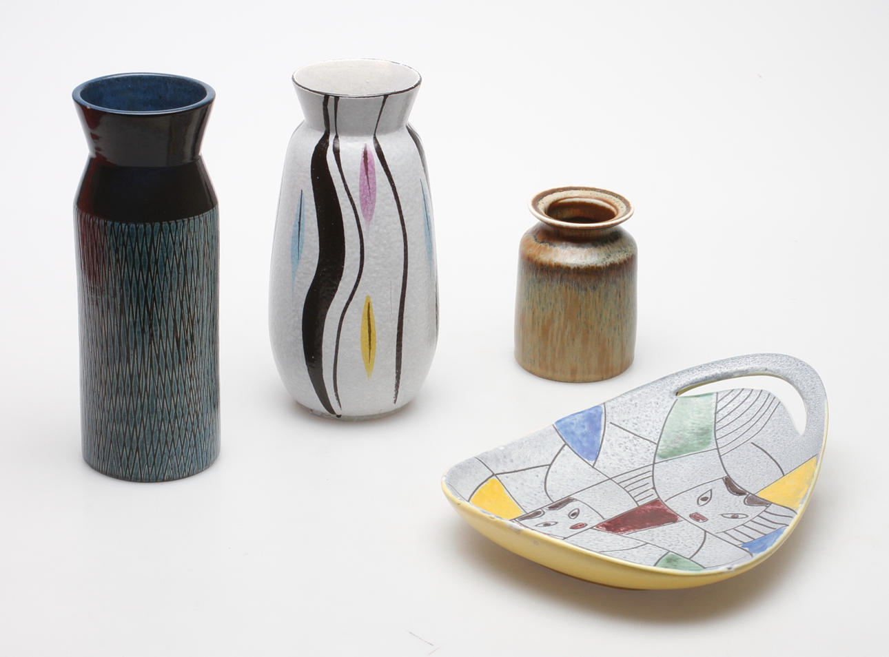 VASER samt SKÅLFAT, 3 + 1 st, bl.a. Ingrid Atterberg samt Carl Harry Stålhane m.m, 1900-tal.