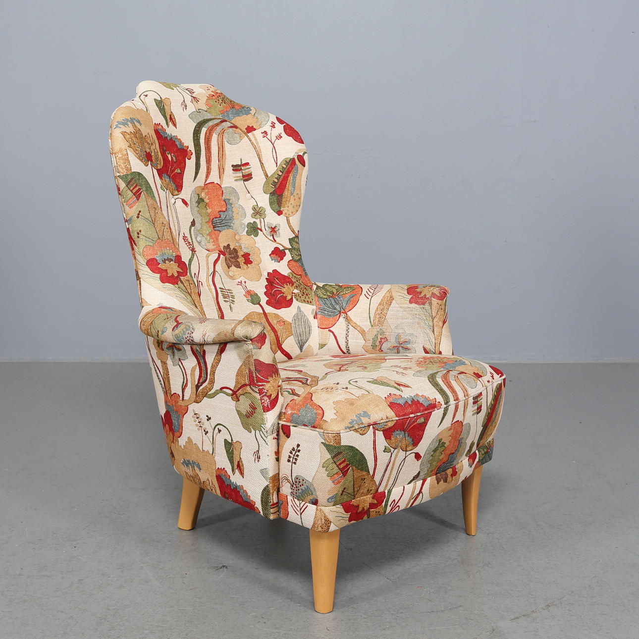 CARL MALMSTEN. Lænestol, model Bedstemor, blomstret stof.