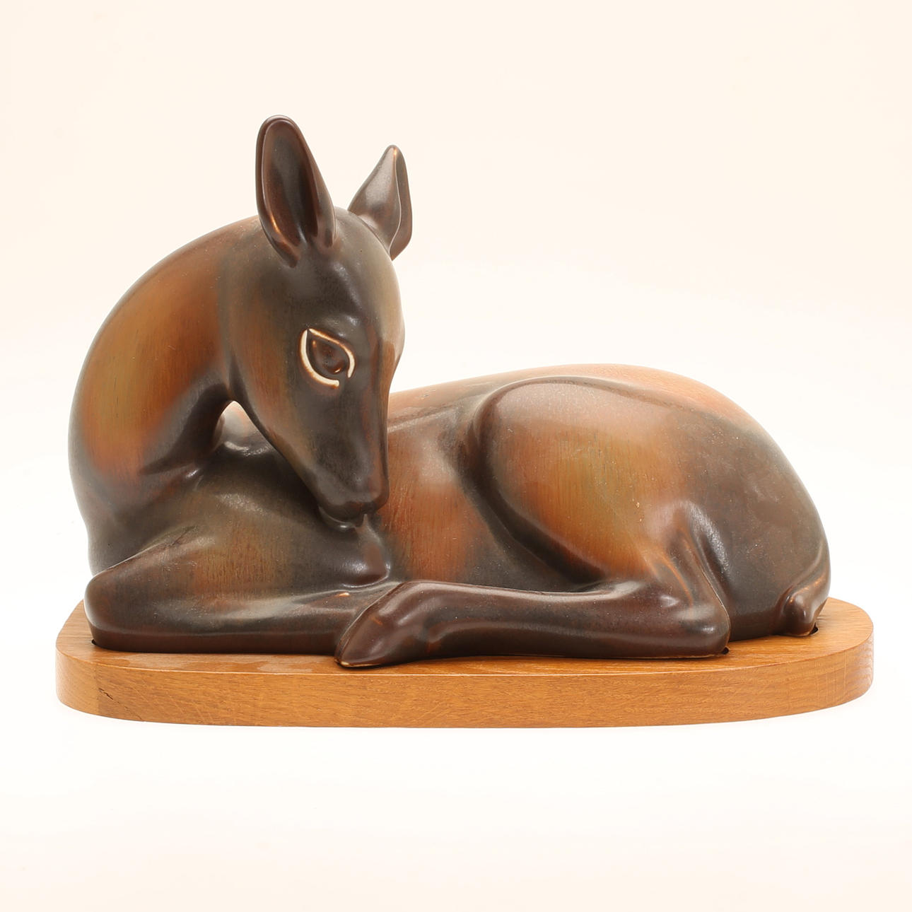 GUNNAR NYLUND. Figurin, rådjur, stengods, Rörstrand.