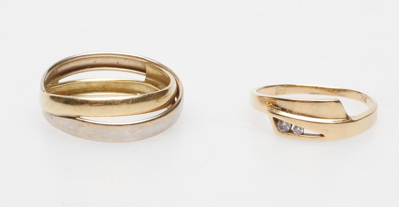 RINGAR, 2 st, 18k guld, vikt ca 5,6 gr.