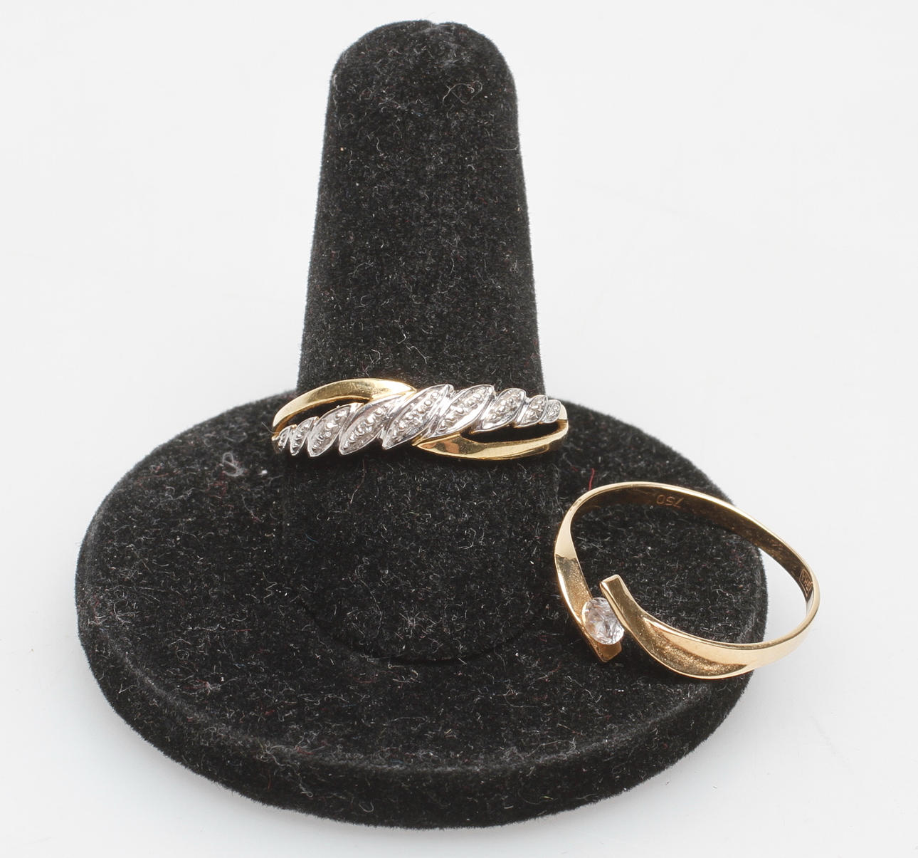 RINGAR, 2 st, 18k guld, vikt ca 3,9 gr.
