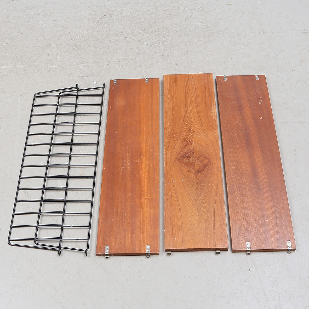 HYLLA, metall/trä, String, 1900-tal.