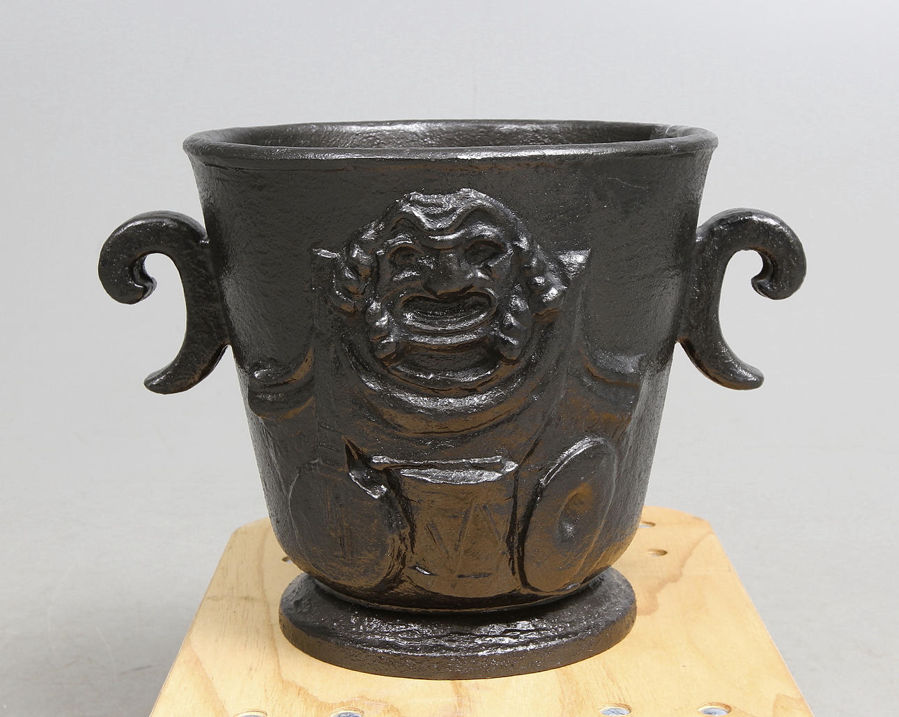 TRÄDGÅRDSURNA, gjutjärn, 1920/30 tal.