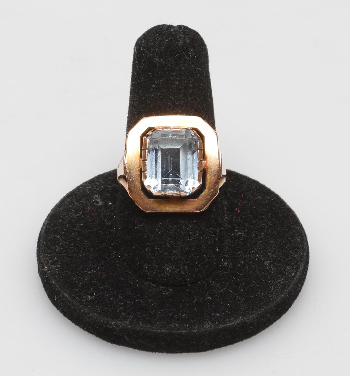 RING, 14k guld, med sten, total vikt ca 6,9 gr.