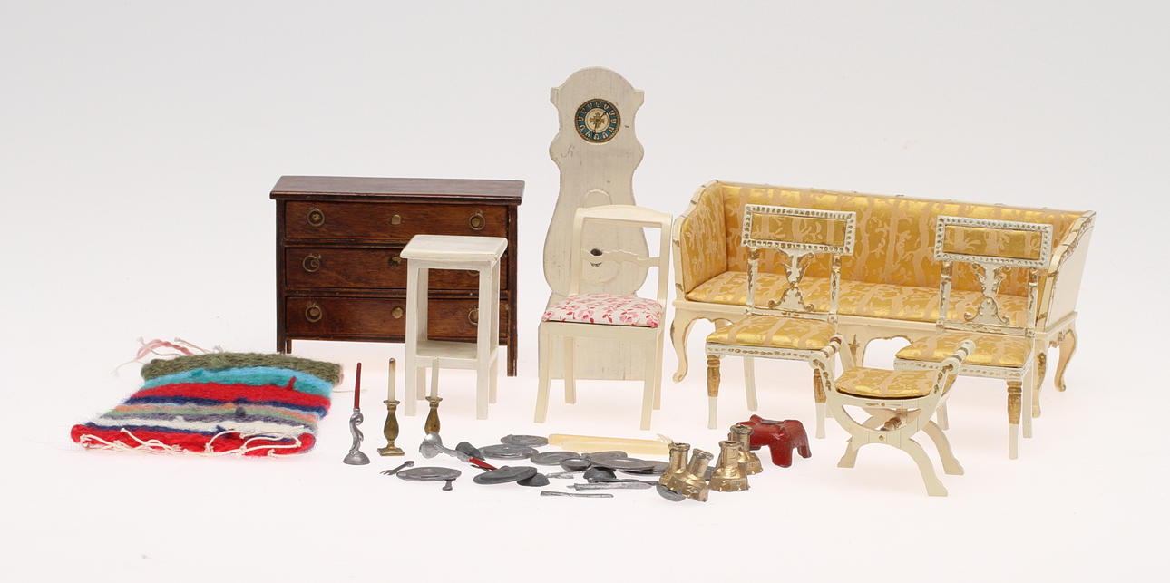 NOLBYN DOCKMÖBLER , SENGUSTAVIANSKA STOLAR med mera.