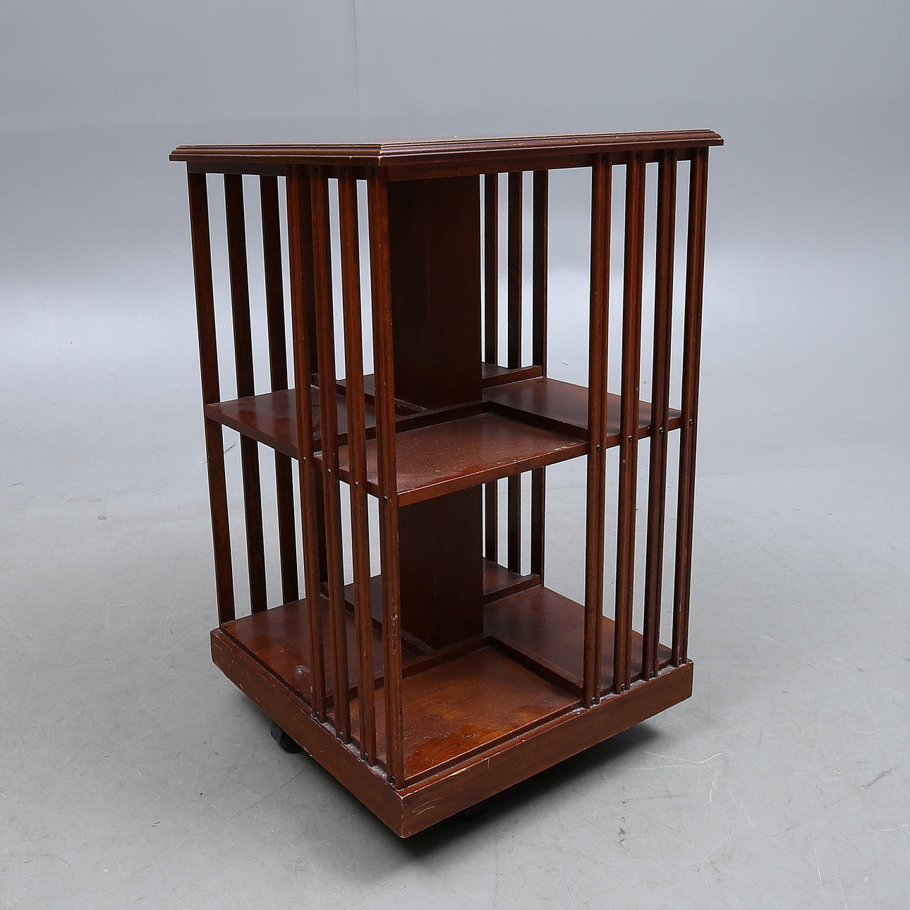 BOKSNURRA, engelsk stil, 1900-talets andra hälft.