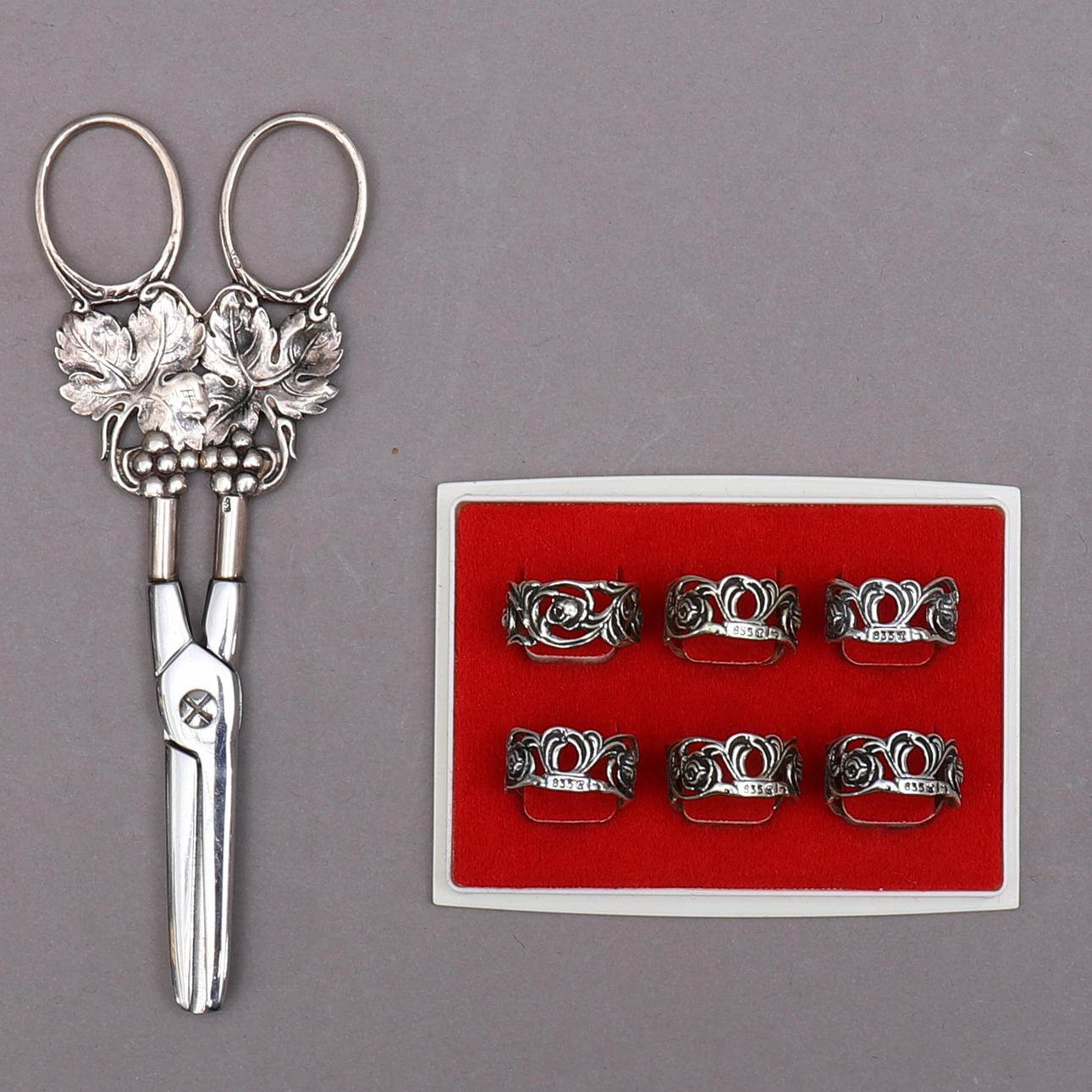 NAPKIN RINGS & GRAPE SCISSORS, silver, rococo style.