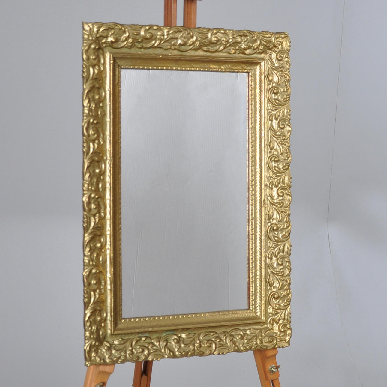MIRROR Gold-painted.