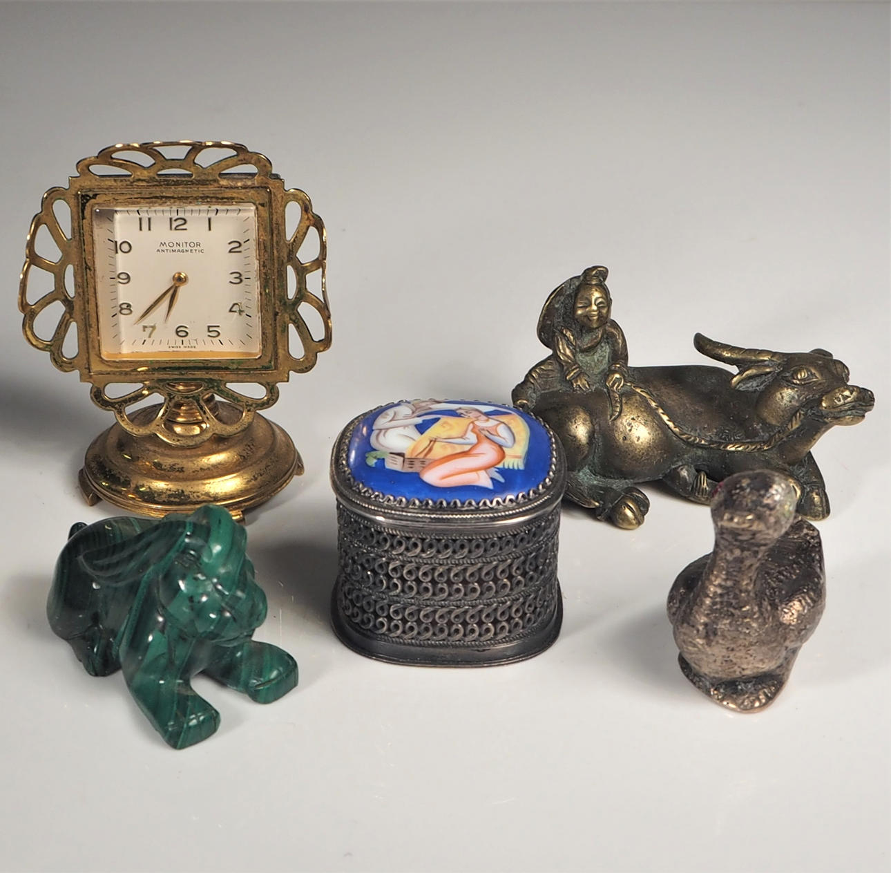 Ein Menge ungestempeltes Silber, Malachit, Uhr.