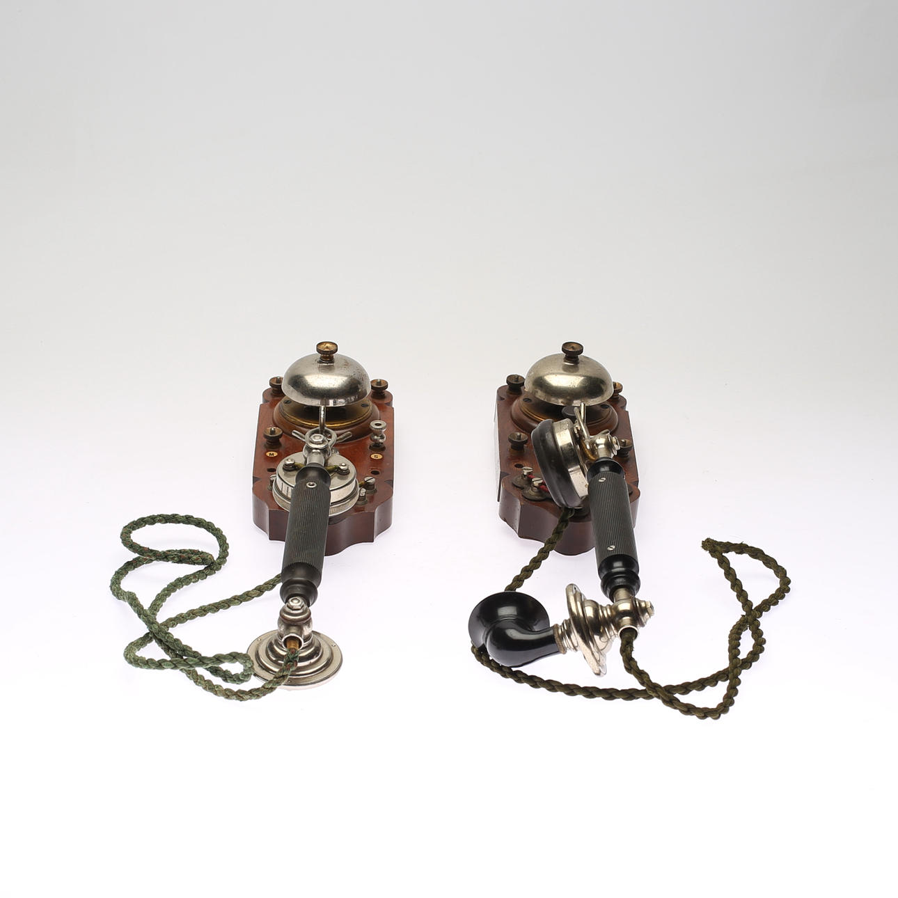 WANDTELEFONE, 2 Stück, LM Ericsson, um 1900.