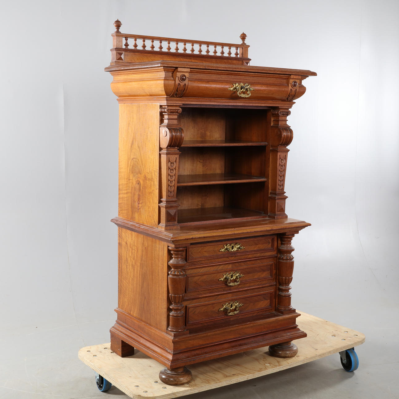 RENAISSANCE-SCHRANK, spätes 19. Jahrhundert.